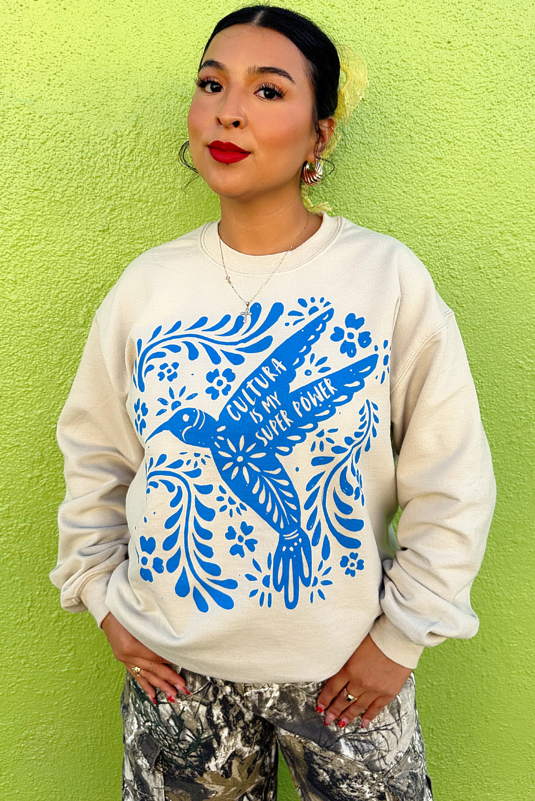 Unisex Crema Colibri Sweatshirt
